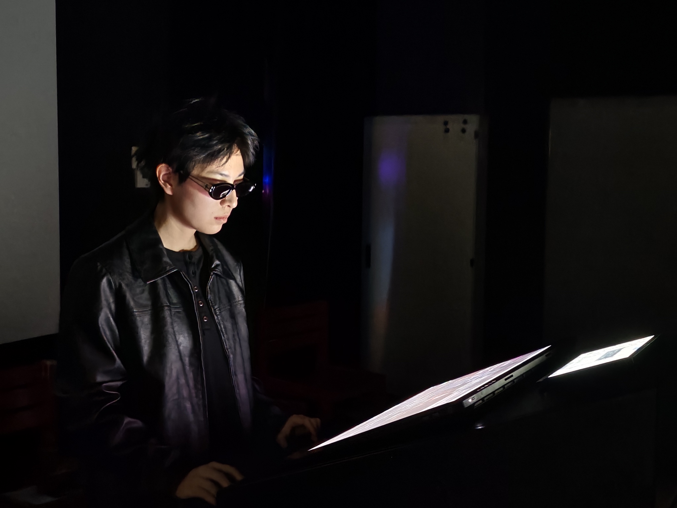 Xinyun Zhang operating the live visuals at STF