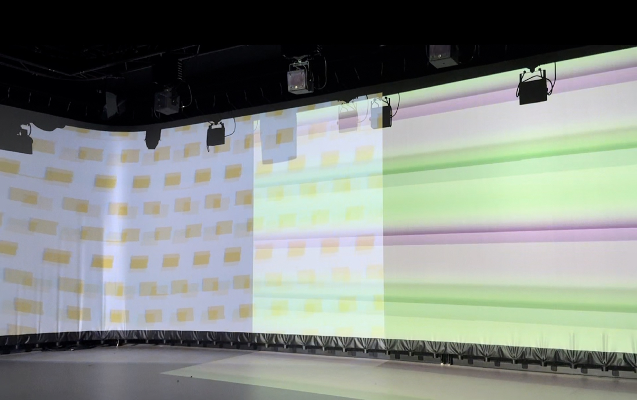 Overlapping projections at STF Düsseldorf